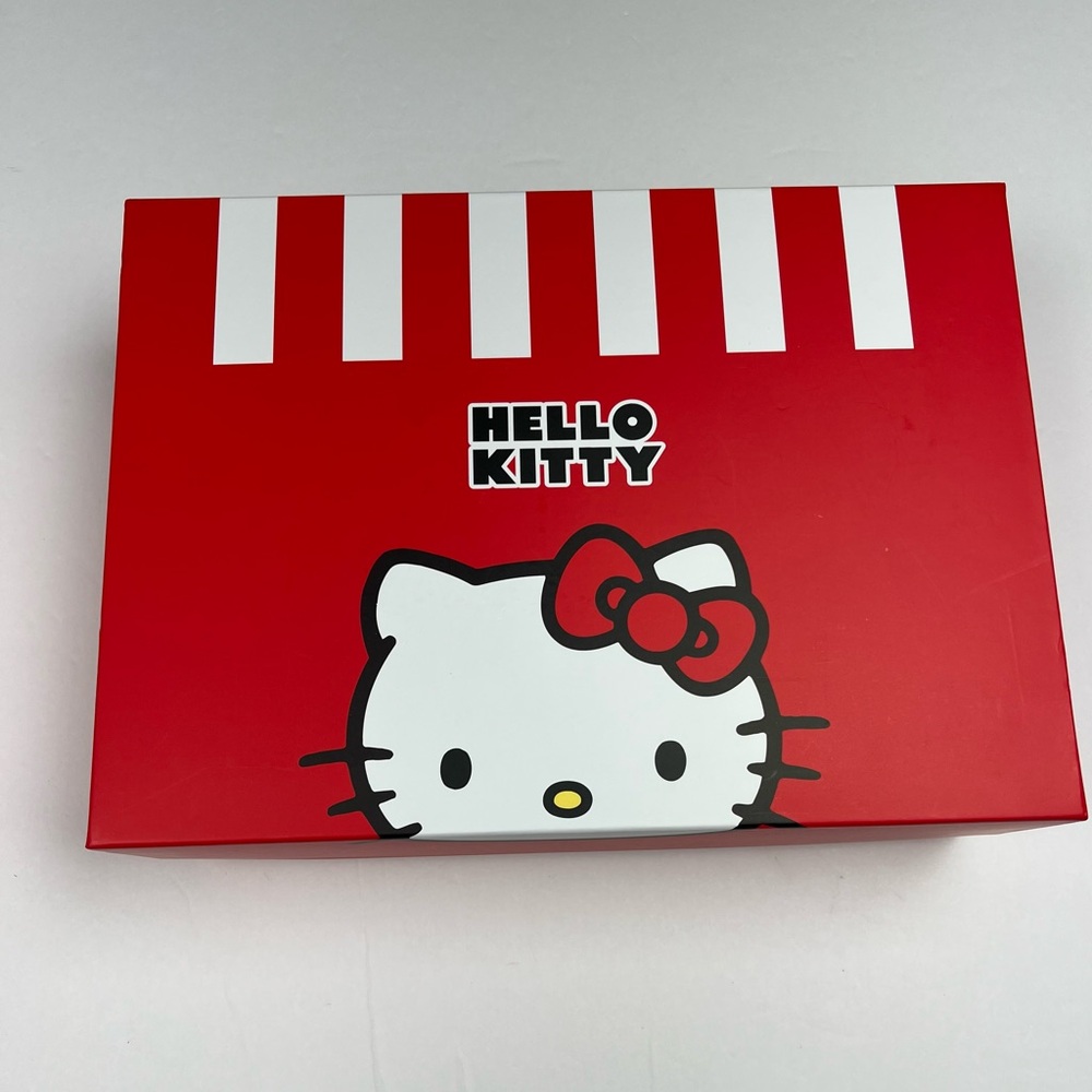 Hello Kitty 3 Piece Gift Set Mini Backpack ID Card And Keychain - Picture 6 of 7